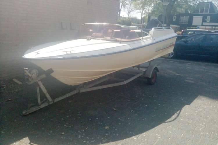 Speedboot(opknapper) + trailer + 15pk 4takt motor met afstandsbediening(optioneel).